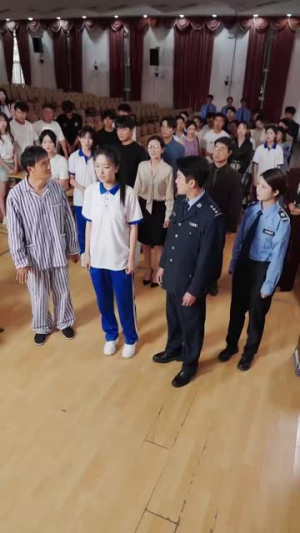 放弃保送,我成了全民救世主(40集) 放弃保送,我成了全民救世主(40集)短剧全集特惠限时看